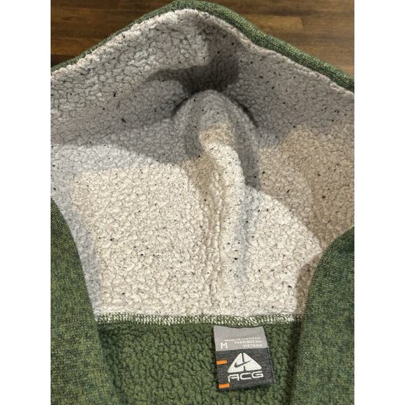 Nike ACG Woman’s Hooded Green Knit Sweater Front Pocket and Button Size M Hoody - Picture 5 of 8